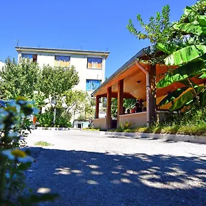Lovely W/ Ac + Bath. + Kitchen + Parking&garden Apartment Shkodra